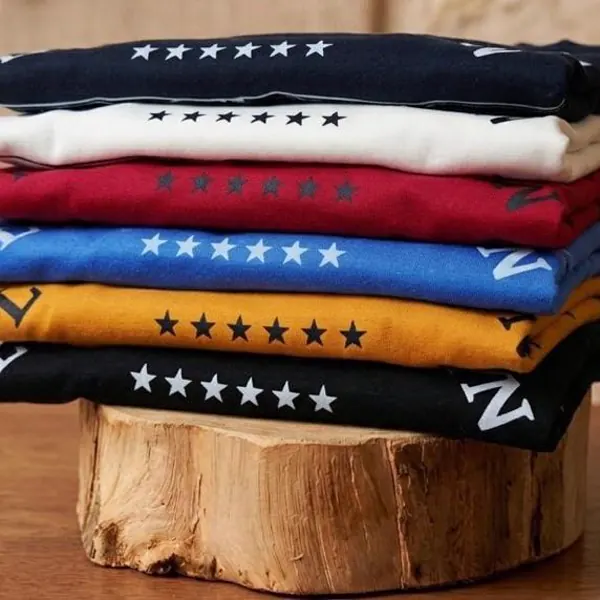 Pilha de camisetas Malta Roots em seis cores